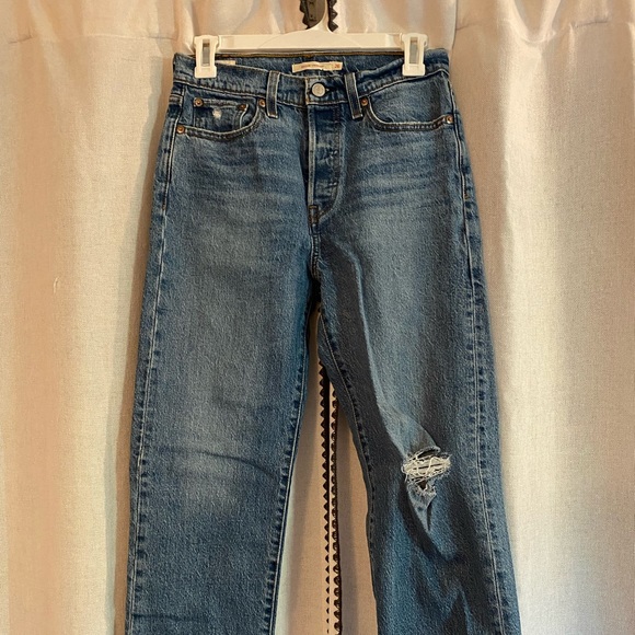 Levi’s distressed Wedgie Straight jeans - Picture 2 of 4